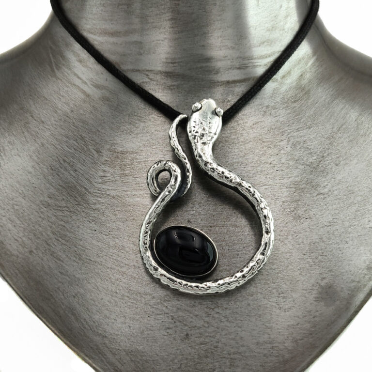 ciondolo vipera con pietra foto 1 ok